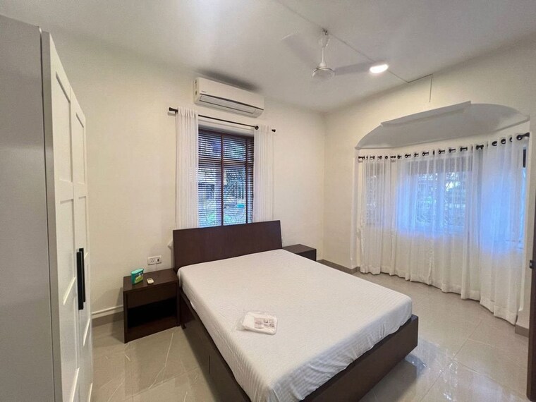 Bedroom, gym-view 3 Bedroom 1200 Sq.Ft. Apartment In Khar West Mumbai 10547986