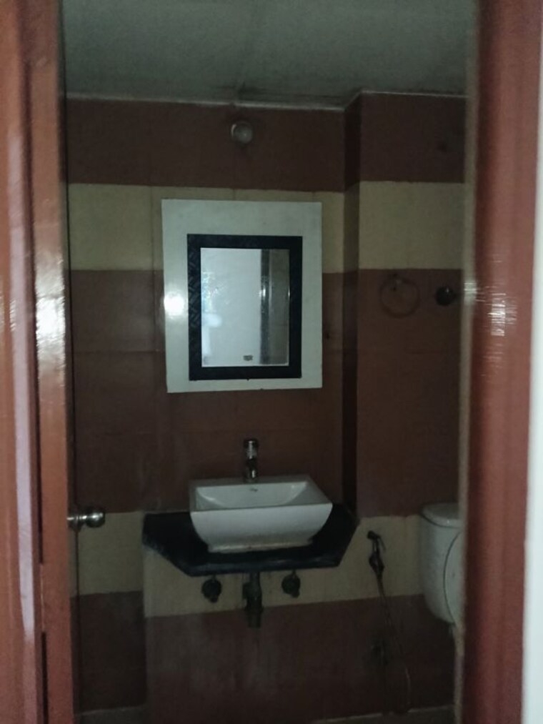 Bathroom, mahagun-mywoods-ii 3 Bedroom 1235 Sq.Ft. Apartment In Sector 16c Greater Noida Greater Noida 10526894