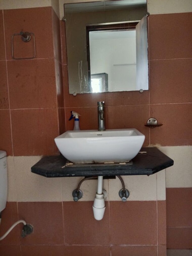 Bathroom, mahagun-mywoods-ii 3 Bedroom 1235 Sq.Ft. Apartment In Sector 16c Greater Noida Greater Noida 10526894