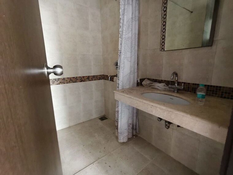 Bathroom, oberoi-realty-woods 2.5 Bedroom 1400 Sq.Ft. Apartment In Goregaon East Mumbai 10548026