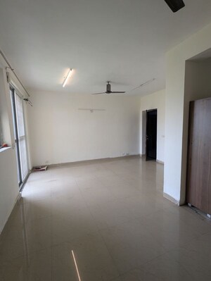 Room in 2 BHK Apartment at Unitech Uniworld Gardens 2, Sector 47 – for Rent