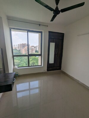 Room in 2 BHK Apartment at Unitech Uniworld Gardens 2, Sector 47 – for Rent