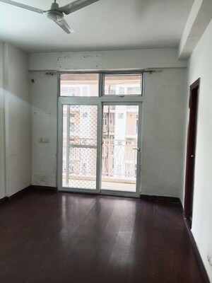 Room in 3 BHK Apartment at Mahagun Mywoods, Sector 16c Greater Noida – for Rent