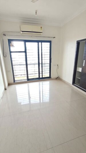 Room in 2 BHK Apartment at K Raheja Heights, Malad East – for Rent