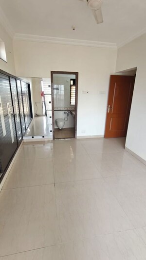 Room in 2 BHK Apartment at K Raheja Heights, Malad East – for Rent