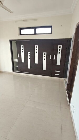 Room in 2 BHK Apartment at K Raheja Heights, Malad East – for Rent