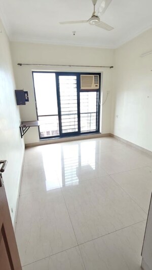 Room in 2 BHK Apartment at K Raheja Heights, Malad East – for Rent