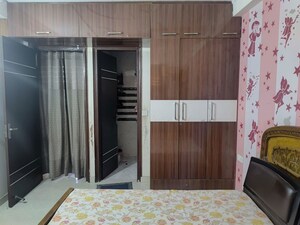 Bedroom in 2 BHK Builder Floor at Old Dlf – for Rent
