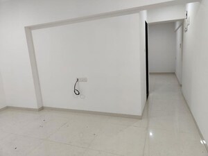 Room in 1 BHK Apartment at Khar West – for Sale