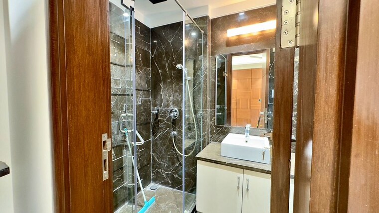 Bathroom, hauz khas enclave 4 Bedroom 3200 Sq.Ft. Apartment In Hauz Khas Enclave Delhi 10548172