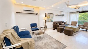 Team Area in 4 BHK Apartment at Hauz Khas Enclave – for Rent