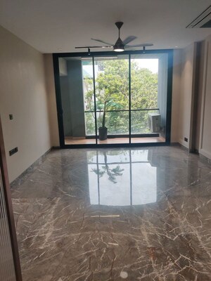 Room in 4 BHK Builder Floor at Green Park Extension – for Sale