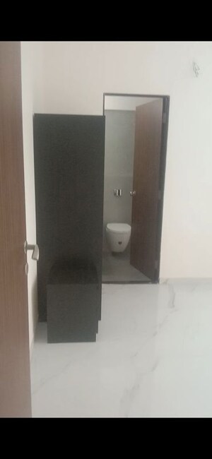Furnished Amenities in 2 BHK Apartment at Level The Residences, Andheri West – for Rent