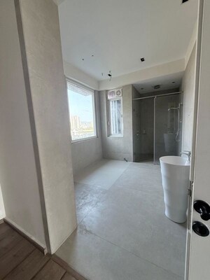 Room in 6+ BHK Apartment at Windsor Grande Residences, Andheri West – for Rent