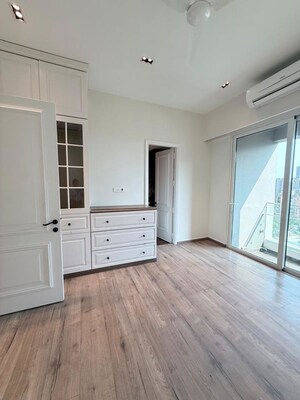 Room in 6+ BHK Apartment at Windsor Grande Residences, Andheri West – for Rent