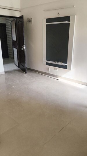 Room in 3 BHK Apartment at Signature Global City 81, Sector 81 – for Rent
