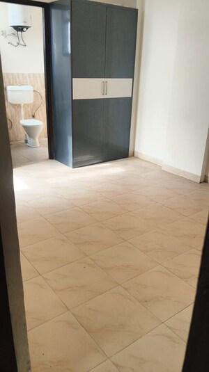 Room in 3 BHK Apartment at Signature Global City 81, Sector 81 – for Rent