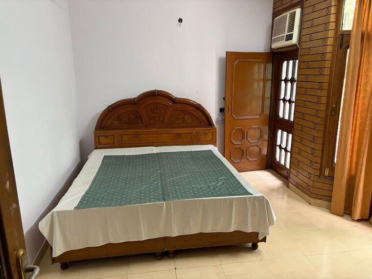 Bedroom, sector 44 3 Bedroom 1000 Sq.Ft. Builder Floor In Sector 44 Chandigarh 10548260