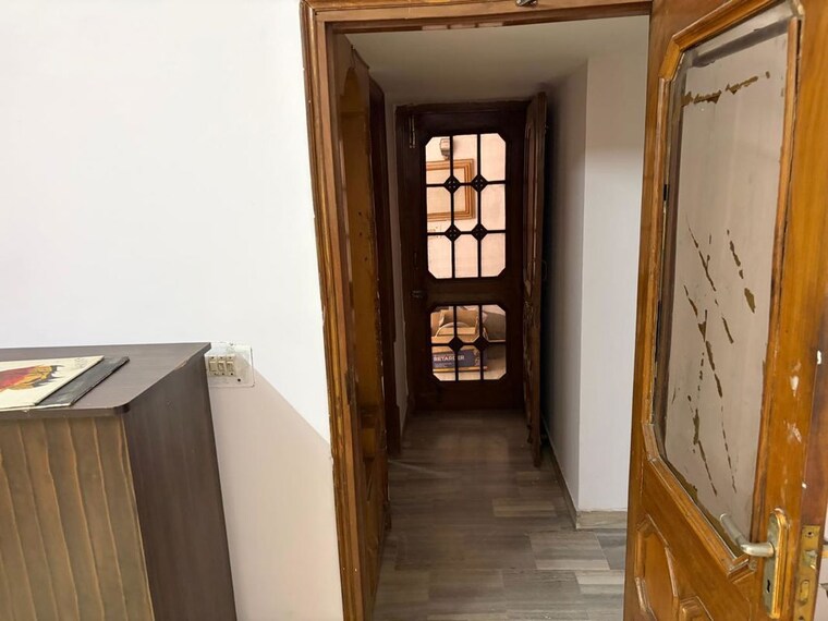 Room, sector 44 3 Bedroom 1000 Sq.Ft. Builder Floor In Sector 44 Chandigarh 10548260