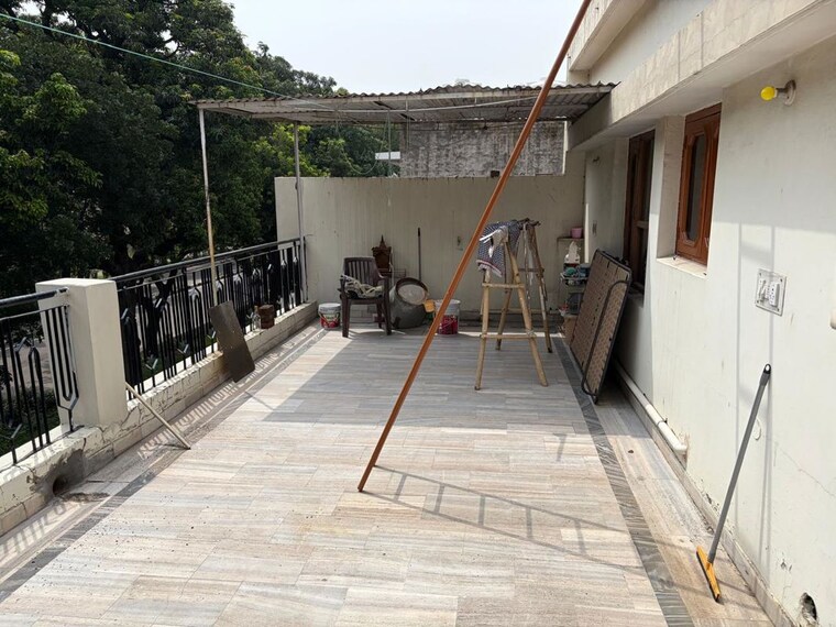 Balcony, sector 44 3 Bedroom 1000 Sq.Ft. Builder Floor In Sector 44 Chandigarh 10548260