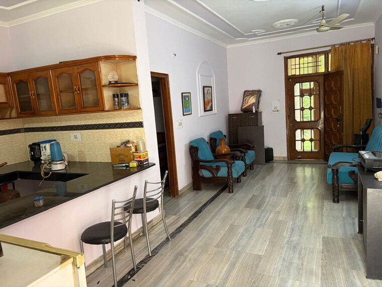 Living Room, sector 44 3 Bedroom 1000 Sq.Ft. Builder Floor In Sector 44 Chandigarh 10548260