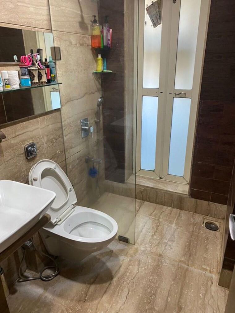 Bathroom, santacruz west 3 Bedroom 900 Sq.Ft. Apartment In Santacruz West Mumbai 10548284
