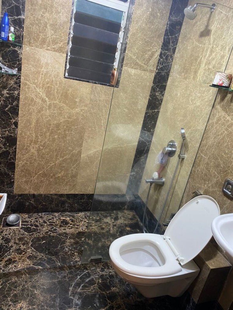 Bathroom, santacruz west 3 Bedroom 900 Sq.Ft. Apartment In Santacruz West Mumbai 10548284