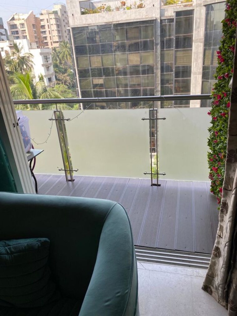 Balcony, santacruz west 3 Bedroom 900 Sq.Ft. Apartment In Santacruz West Mumbai 10548284