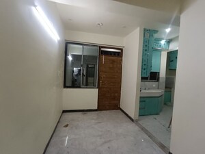 Room in 3 BHK Builder Floor at Salimpur Ahra – for Rent