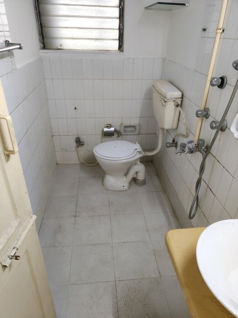 Bathroom, army-welfare-chs 3 Bedroom 1700 Sq.Ft. Apartment In Nerul Navi Mumbai 10548296