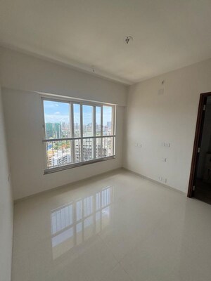 Room in 2 BHK Apartment at Veena Synergy, Andheri East – for Rent