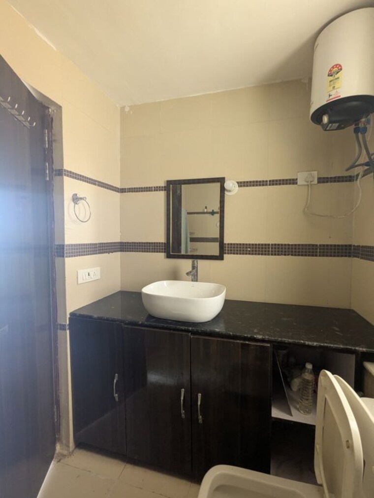 Kitchen, unitech-uniworld-gardens-2 2 Bedroom 975 Sq.Ft. Apartment In Sector 47 Gurgaon 10548311