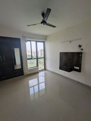 Room in 2 BHK Apartment at Unitech Uniworld Gardens 2, Sector 47 – for Rent