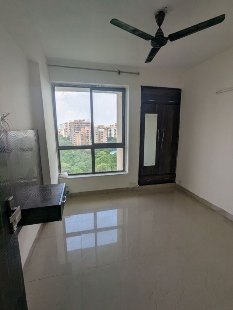 Room, unitech-uniworld-gardens-2 2 Bedroom 975 Sq.Ft. Apartment In Sector 47 Gurgaon 10548311
