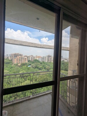 Room in 2 BHK Apartment at Unitech Uniworld Gardens 2, Sector 47 – for Rent