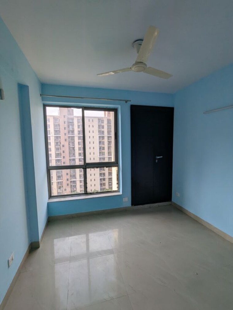 Room, unitech-uniworld-gardens-2 3 Bedroom 1350 Sq.Ft. Apartment In Sector 47 Gurgaon 10548359