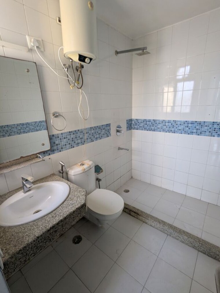 Bathroom, unitech-uniworld-gardens-2 3 Bedroom 1350 Sq.Ft. Apartment In Sector 47 Gurgaon 10548359