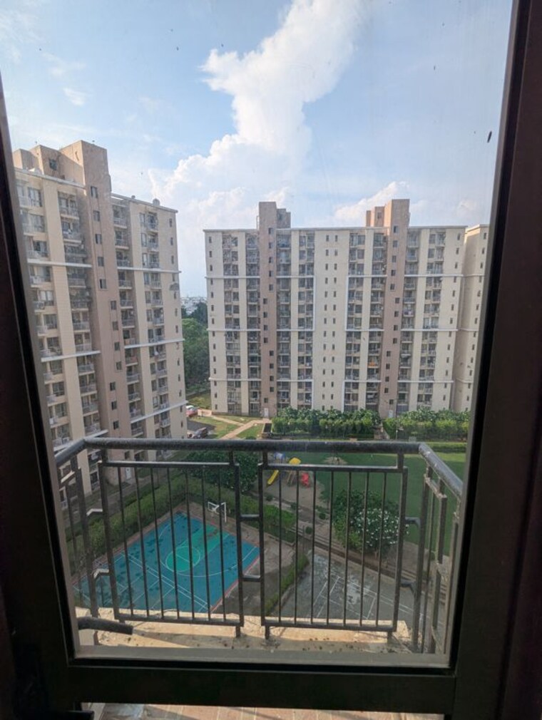 Balcony, unitech-uniworld-gardens-2 3 Bedroom 1350 Sq.Ft. Apartment In Sector 47 Gurgaon 10548359