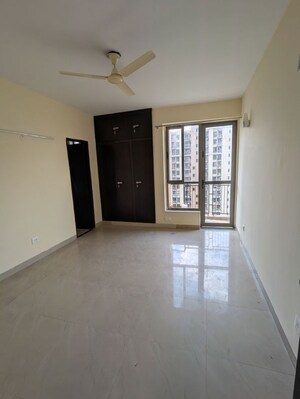 Room in 3 BHK Apartment at Unitech Uniworld Gardens 2, Sector 47 – for Rent
