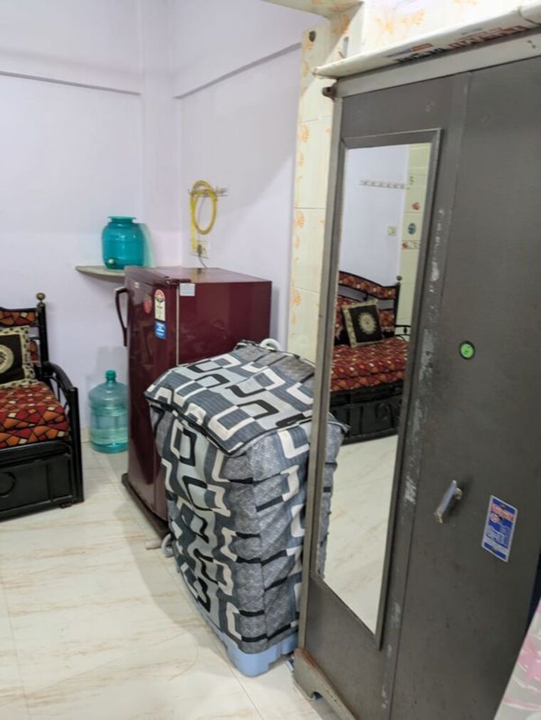 Parking, bindra-complex 1 RK 300 Sq.Ft. Apartment In Andheri East Mumbai 10548394