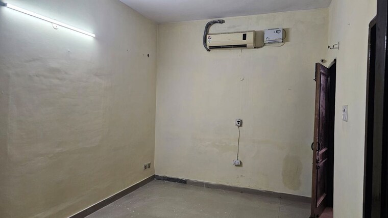 Room, sector 47 3 Bedroom 1000 Sq.Ft. Builder Floor In Sector 47 Chandigarh 10548413