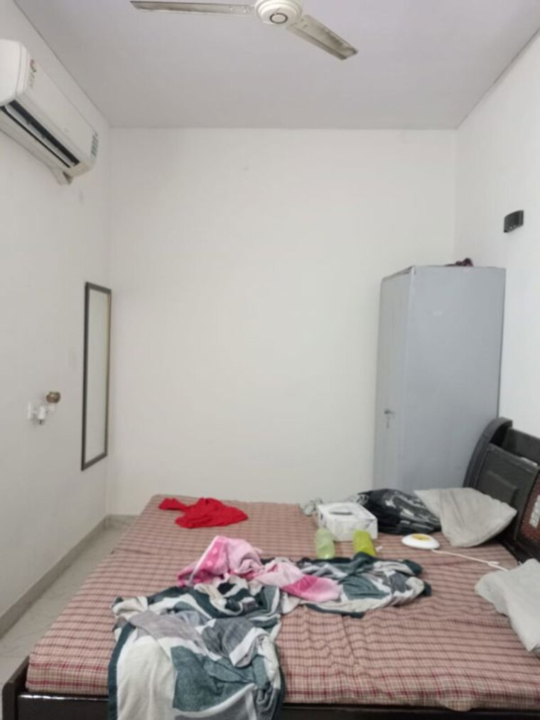 Living Room, arun-vihar-sector-37 1 RK 300 Sq.Ft. Apartment In Sector 37 Noida 10548408