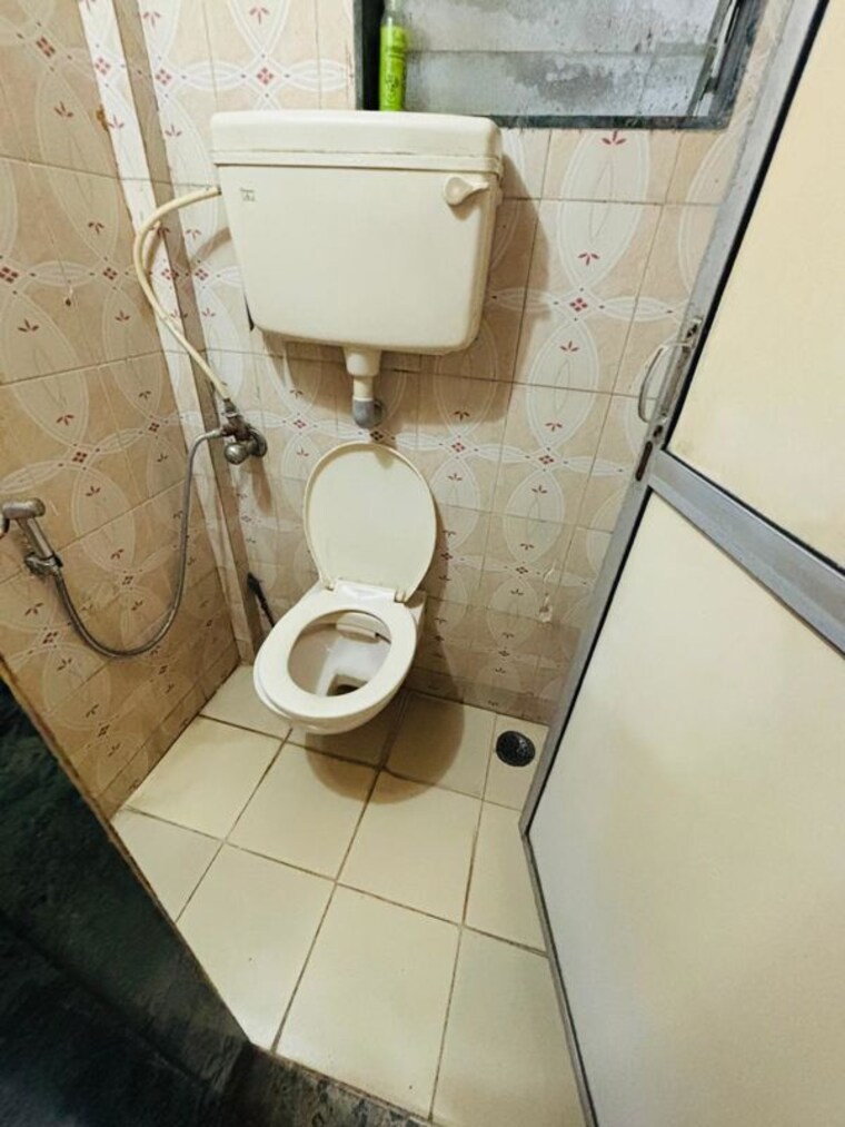 Bathroom, silver-dunes 1 RK 300 Sq.Ft. Apartment In Prabhadevi Mumbai 10548424