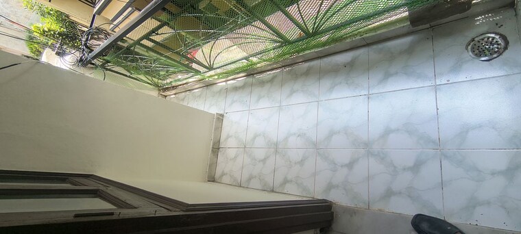 Balcony, south delhi 1 Bedroom 450 Sq.Ft. Builder Floor In South Delhi Delhi 10548422
