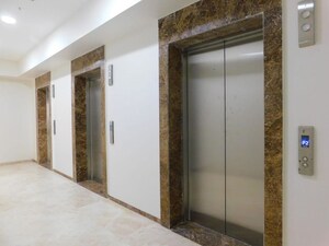 Lift in 2 BHK Apartment at Omkar Alta Monte, Malad East – for Sale