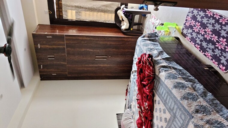  Parking, chiranjiv vihar 3 Bedroom 125 Sq.Yd. Builder Floor In Chiranjiv Vihar Ghaziabad 10548282