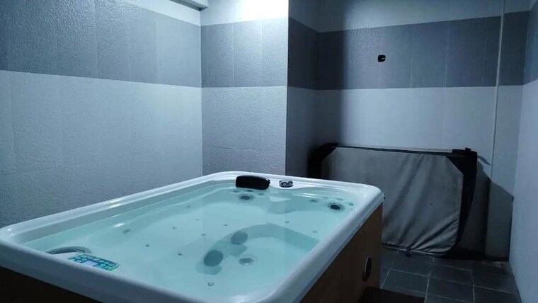 Bathroom, salarpuria-sattva-cadenza 3.5 Bedroom 1850 Sq.Ft. Apartment In Kudlu Gate Bangalore 10548496
