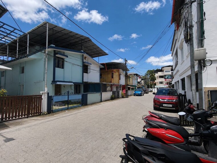  Parking, panampally nagar Commercial Office Space 1200 Sq.Ft. In Panampally Nagar Kochi 10548545