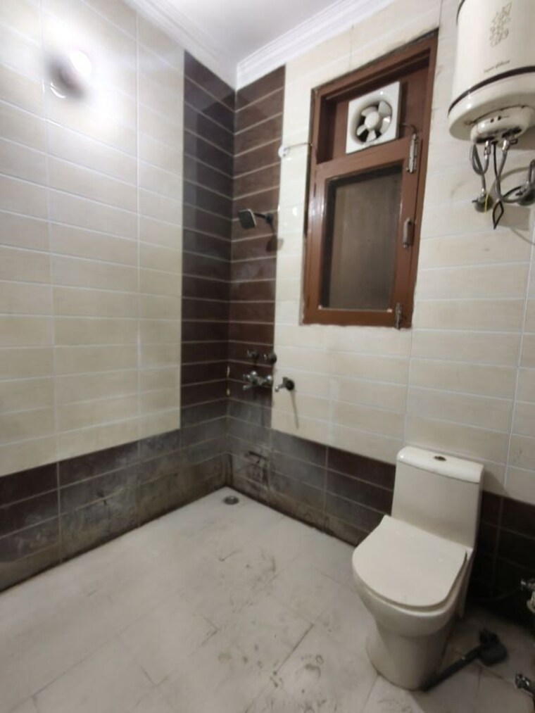 Bathroom, sector 19 3 Bedroom 180 Sq.Mt. Independent House In Sector 19 Noida 10548570