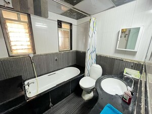 Team Area in 1 BHK Apartment at Datta Tower, Parel – for Rent
